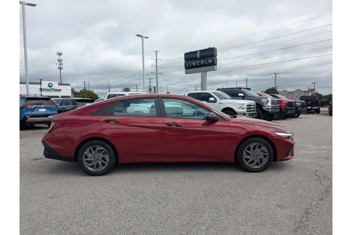 $23995 : Hyundai ELANTRA 2024 SEL 4dr image 4