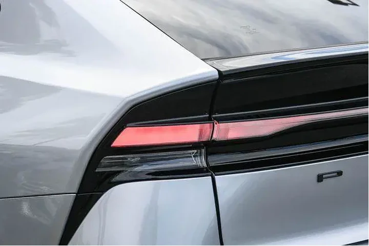 $33000 : Toyota Prius Prime 2024 XSE image 8