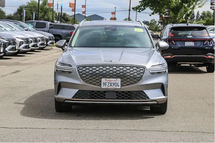$35792 : Genesis Electrified GV70 202 image 7