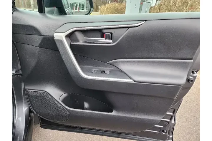 $33999 : Toyota RAV4 2023 AWD XLE Pre image 10