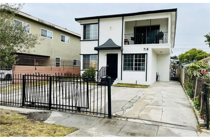 $1900 : 2Bedroom Apt In Vermont Ave, image 1