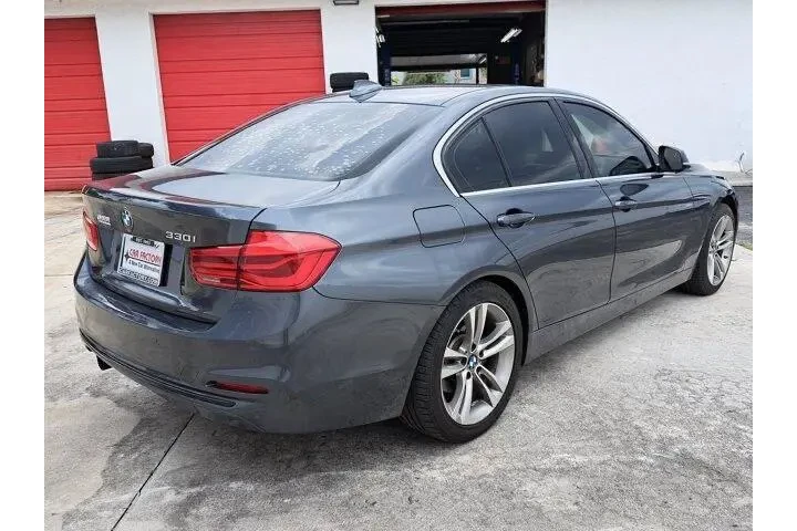$10700 : BMW 3 Series 330i image 7