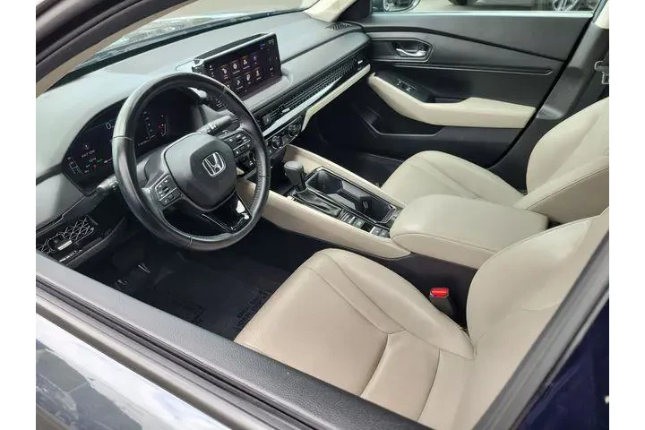 $30900 : Honda Accord Hybrid 2024 EX- image 3
