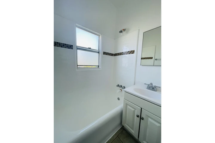 $1525 : ¡Estudio Remodelado $1,525 image 7