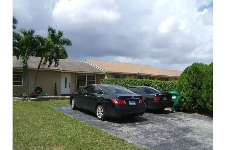 $1095 : 15399 SW 69th Ln, Miami, FL 33 image 4