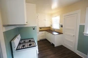 $800 : Charming Detached Cottage ! thumbnail