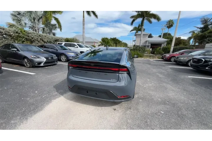 $27990 : Toyota Prius 2025 LE 4dr Hat image 7