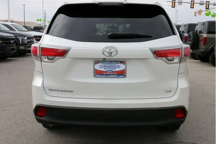 $17900 : Toyota Highlander 2015 LE 4d image 6
