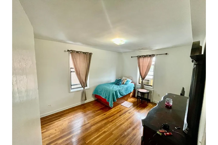 $1200 : Cuarto en Edif.Jackson Heights image 2