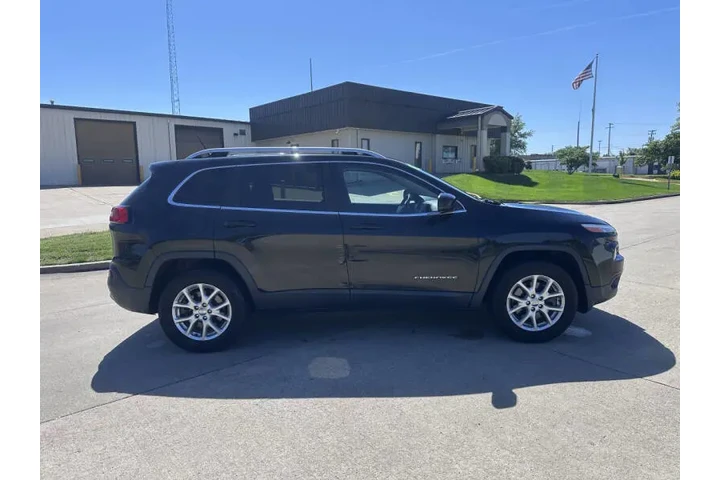 $9900 : 2016 Cherokee Latitude image 7