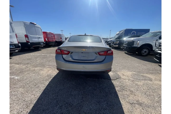 $17459 : Chevrolet Malibu 2023 LT 4dr image 3