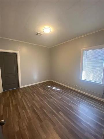 $900 : Fully Furnished, pristine Span image 3