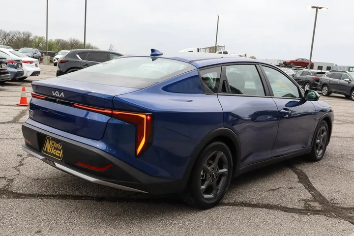 $20988 : 2025 K4 LXS FWD image 4