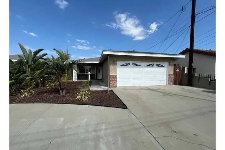 $1789 : Come check out this 3 Bed image 1