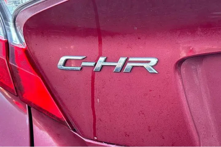 $16241 : Toyota C-HR 2018 XLE 4dr Cro image 8