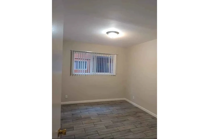 $900 : se renta cuarto image 1