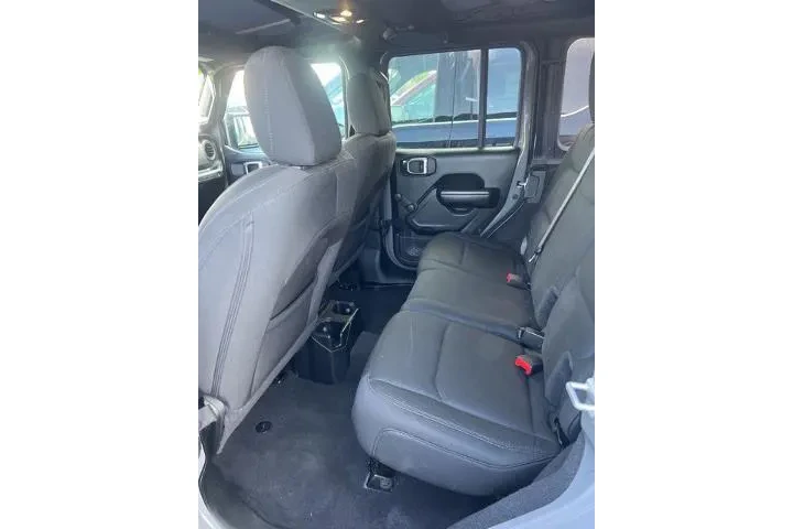 $28988 : Jeep Wrangler Unlimited 2021 image 7