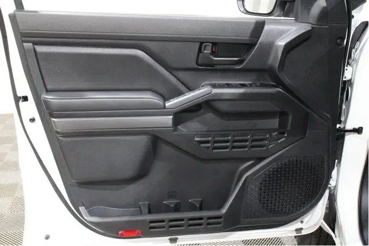 $39998 : Toyota Tacoma 2025 4x2 SR5 4 image 6