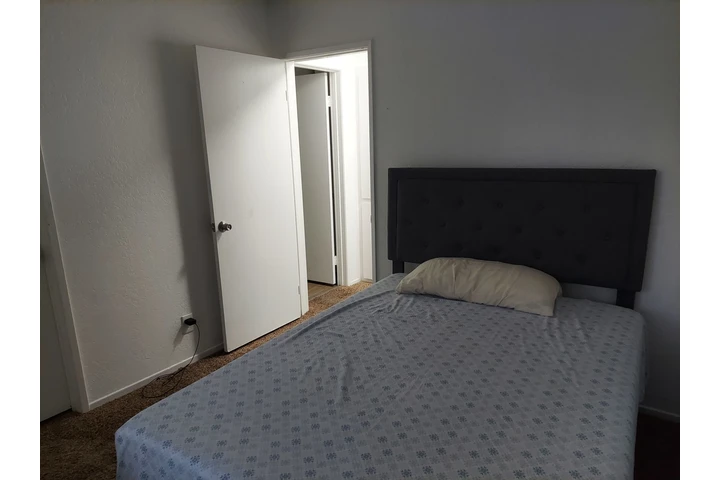 $1100 : RENTO RECAMARA image 2