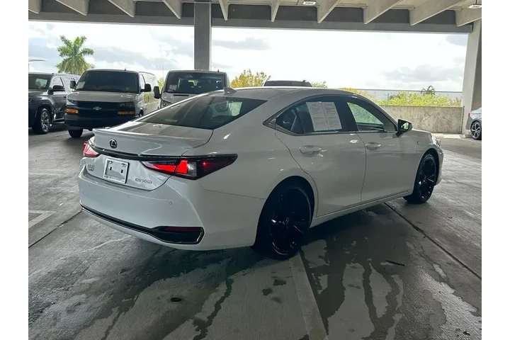 $35990 : Lexus ES 300h 2023 F SPORT D image 3