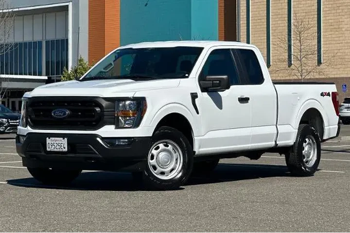 $35811 : Ford F-150 2023 4x4 XL 4dr S image 2