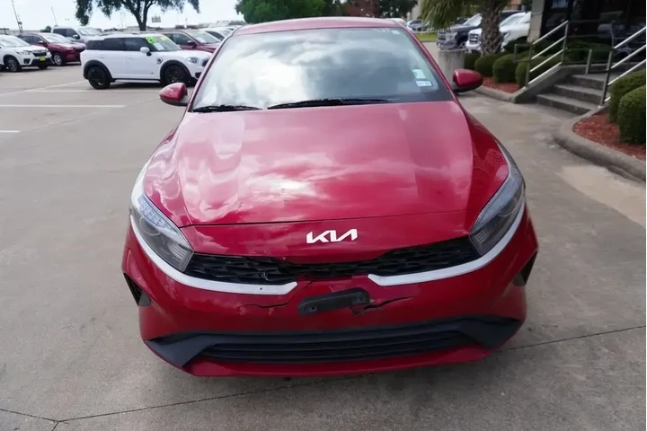 $14988 : Kia Forte 2022 LXS 4dr Sedan image 3