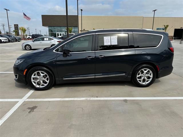 $27265 : Pre-Owned 2020 Pacifica Touri image 2