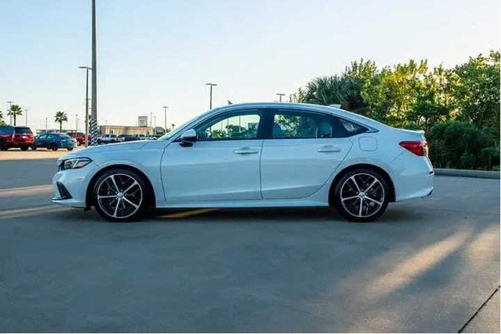 $26946 : Honda Civic 2024 Touring 4dr image 5