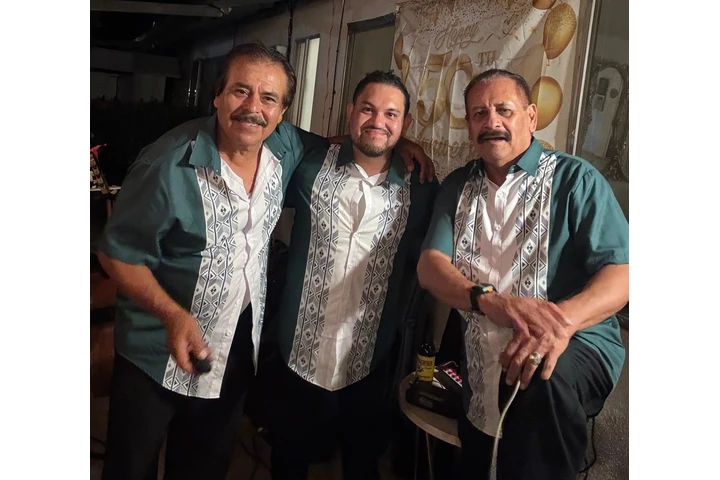 Trio Versatil Los Angelinos image 4