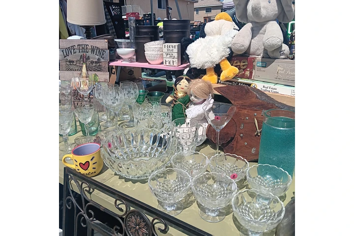 $3 : Venta de Garaje Multifamiliar image 9