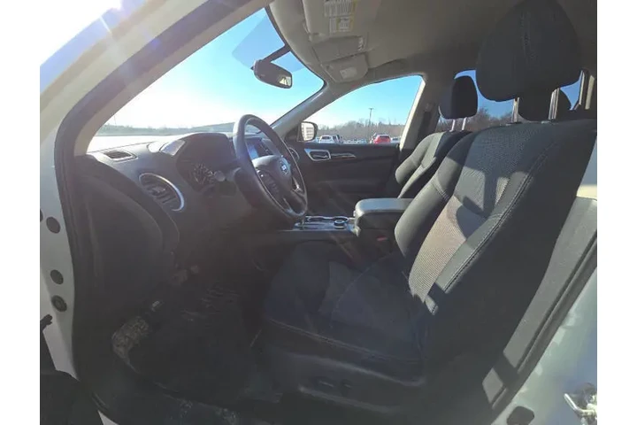 $11995 : 2019 Pathfinder SV image 5