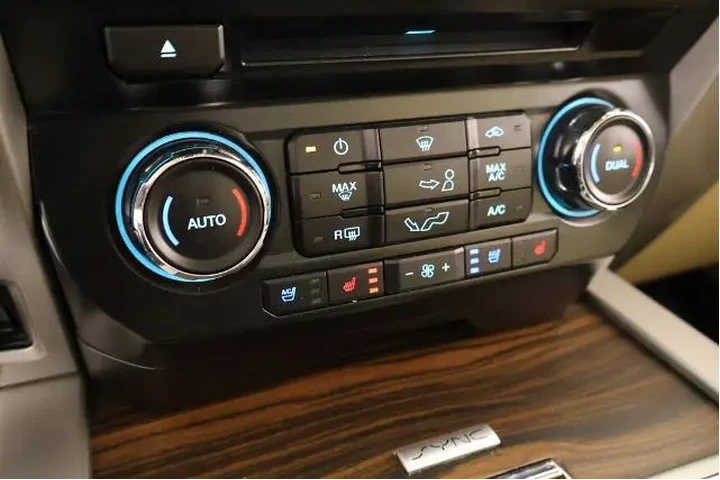 $28074 : Ford F-150 2016 4x4 Lariat 4 image 8