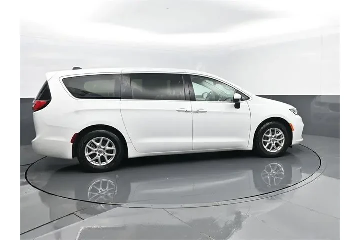 $23761 : Chrysler Pacifica 2023 Touri image 4