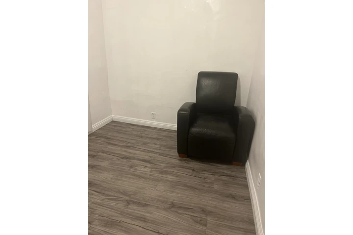 $1000 : Long Beach room for sale image 1