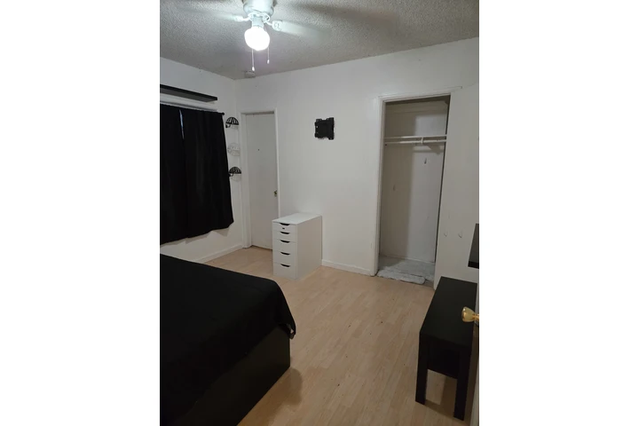 $780 : Cuarto en Compton image 5