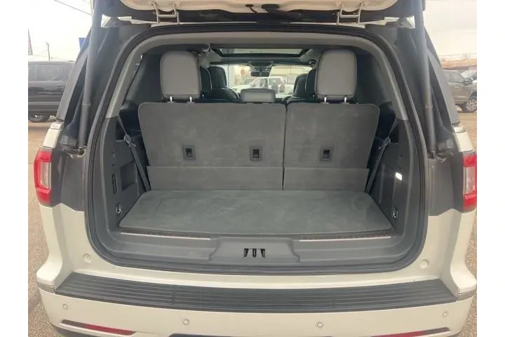 $34995 : Lincoln Navigator 2021 4x2 R image 8