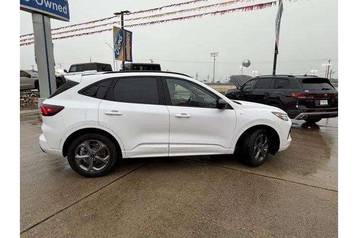 $25443 : Ford Escape 2023 ST-Line 4dr image 4