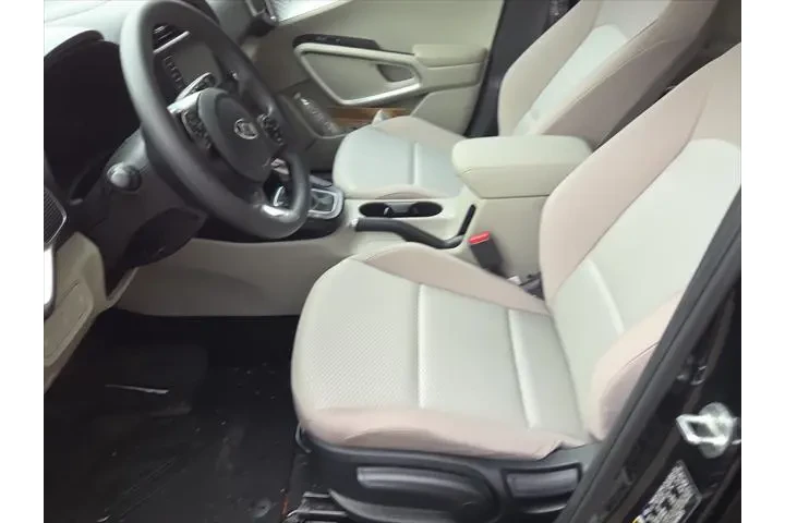 $14990 : Kia Soul 2021 LX 4dr Crossov image 8