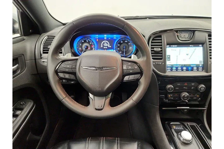 $24998 : Chrysler 300 2023 S V6 4dr S image 10