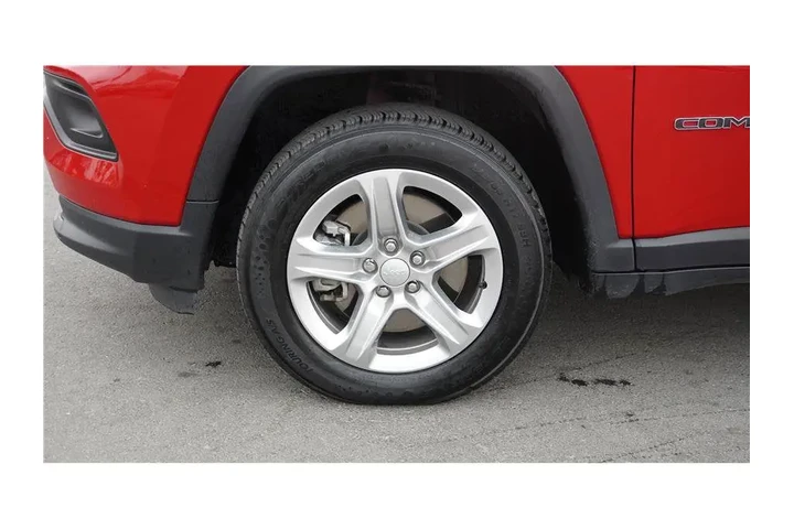 $17800 : 2024 Compass Latitude image 9