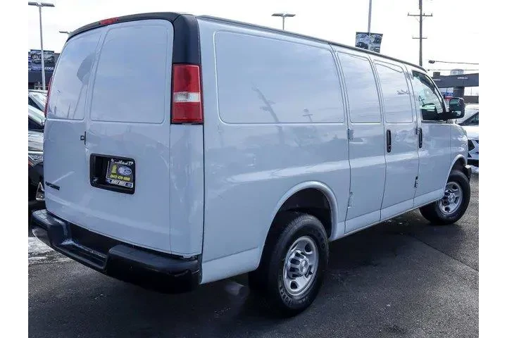 $17897 : Chevrolet Express 2018 2500 image 10