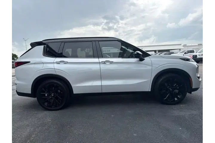 $28996 : Mitsubishi Outlander 2024 SE image 4