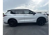 $28996 : Mitsubishi Outlander 2024 SE thumbnail