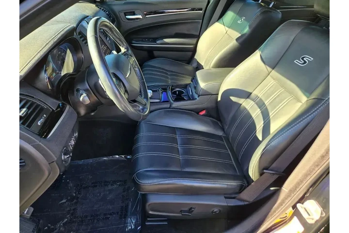 $22264 : Chrysler 300 2019 AWD S 4dr image 10