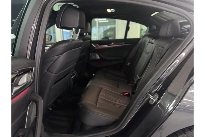 $27588 : 2018 5 Series M550i xDrive image 8