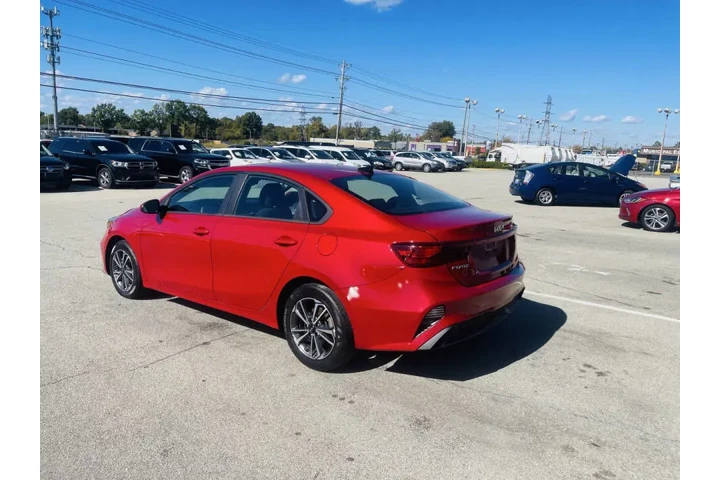 $13850 : 2023 Forte LXS image 4