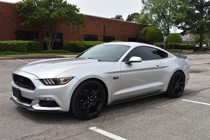 2015 Mustang GT image 1