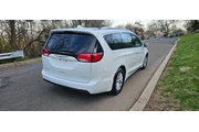 $10495 : 2018 Pacifica Touring L thumbnail