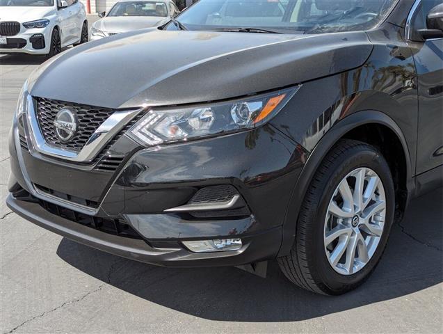 $24950 : 2022 Rogue Sport SV image 8