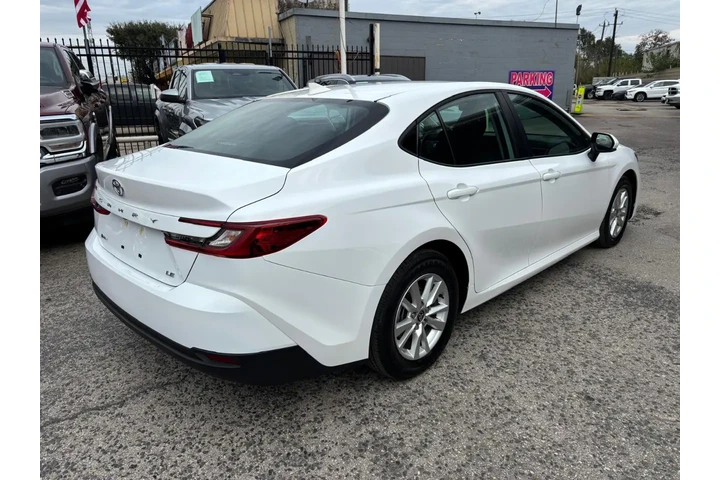 2025 Camry LE image 6